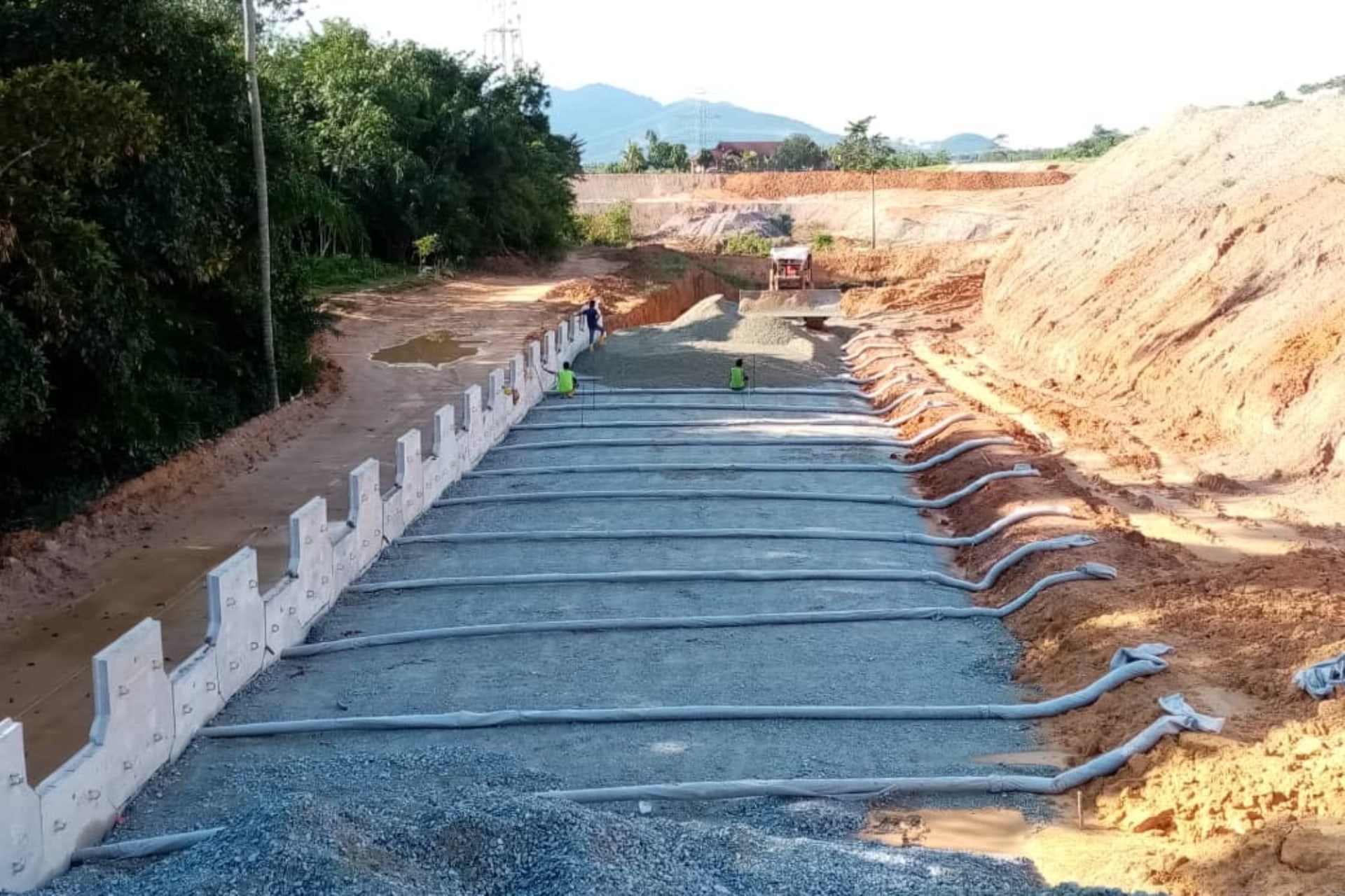 Site erection of an AnchorSOL wall