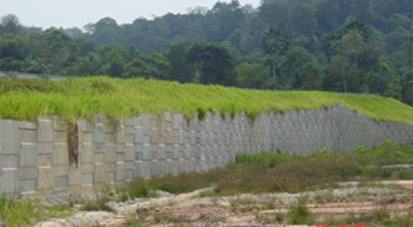 JKR Bandar Sri Iskandar federal road wall